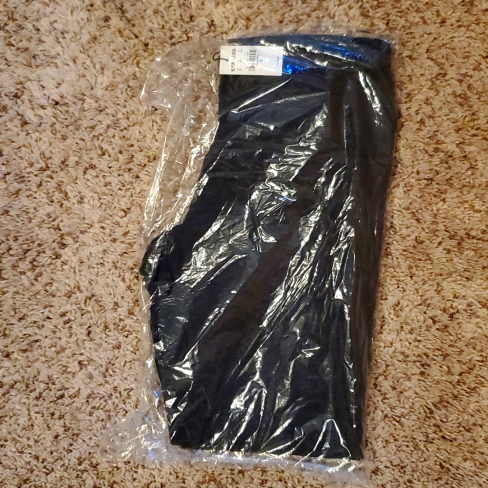 Express. Women's Size: Medium. New With Tags. Work Out Jogger Leggings. Gray